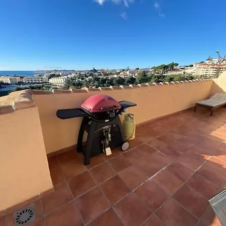 شقة Carvajal, 2-bedroom Sea View Penthouse *